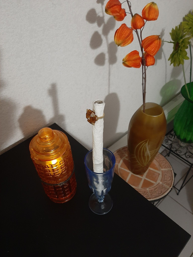 Bague carrée dorée  en perle rocaille 		