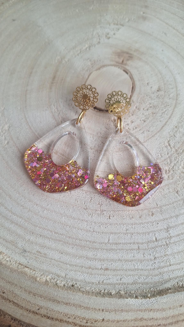 Boucles d&#039;oreilles rosaces dorées, maxi gouttes transparent et paillettes roses/dorées 