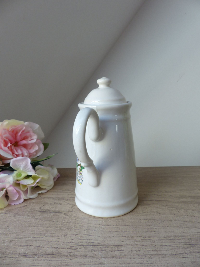 Théière Figurative en Céramique avec Geisha Assise – Décor Japonais Traditionnel – Théière Vintage Asiatique Collection ou Décoration Maison