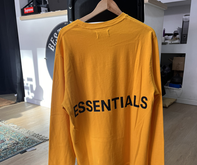 Essentials longsleeve size XL pre-owned