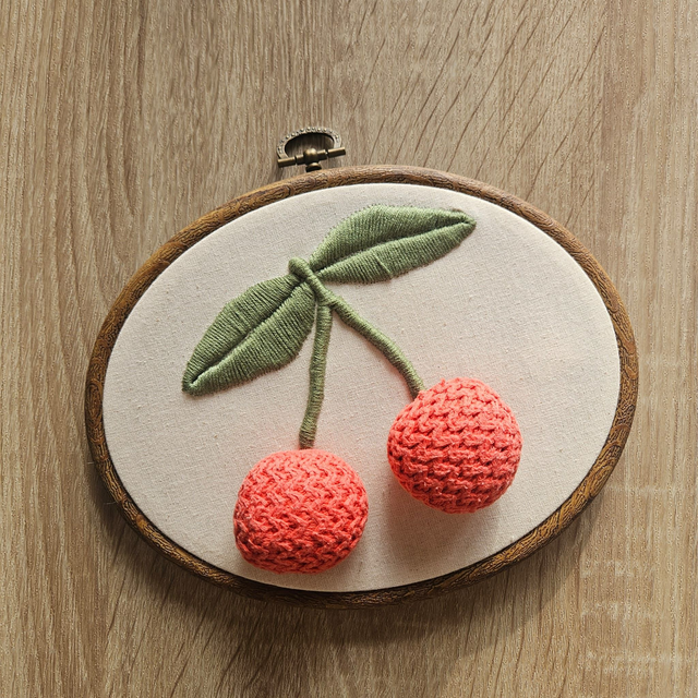 Cercle brodé - Cerises en relief