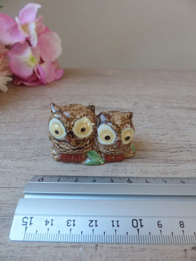 Figurine miniature couple chouettes poterie décor main, chouettes artisanales alsaciennes Poterie Soufflenheim, cadeau ami famille soutien