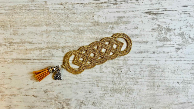 Marque-page dentelle "effet métallique"