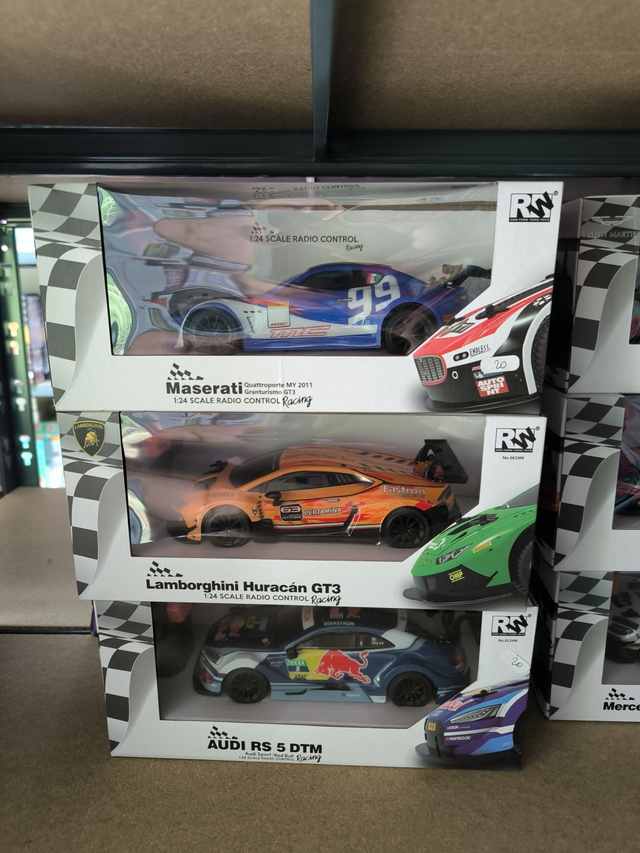 VOITURE TÉLÉCOMMANDÉE 1/24