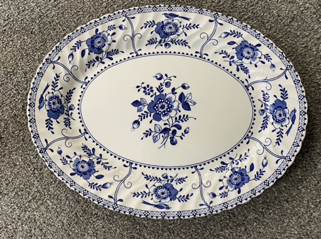 Vintage Johnson bros `indie‘ platter