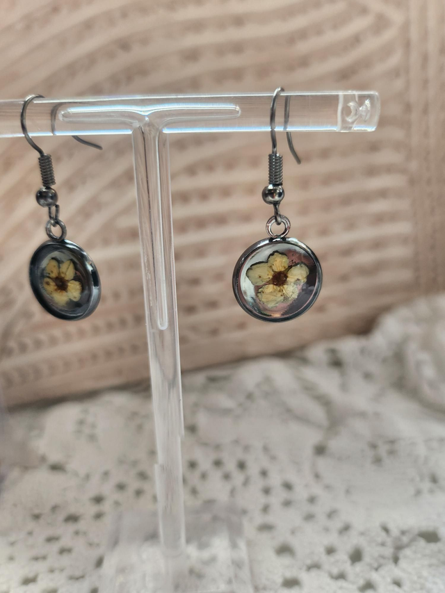 Boucles d'oreilles fleurs spiree fond bleu argent