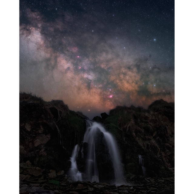 Baile An Chalaidh - Ferriter&#039;s Cove with Milky Way