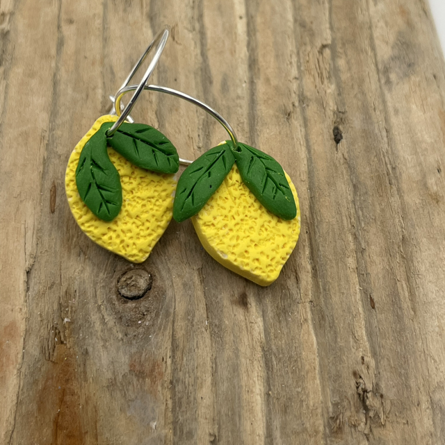 Midi lemons on hops