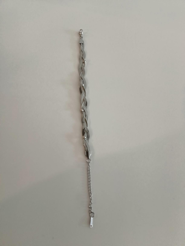 Balletjes en gevlochten zilverkleurig