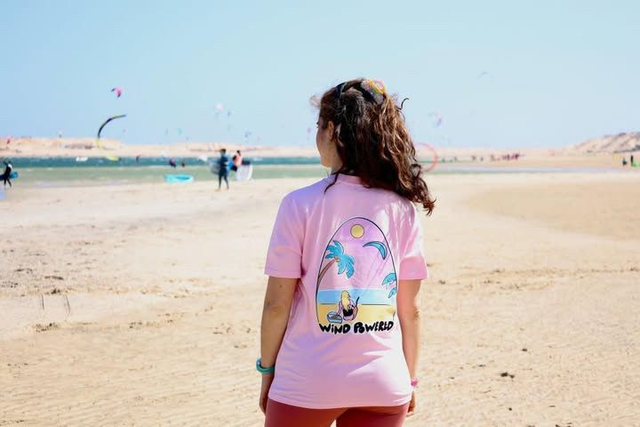 T-SHIRT WIND POWERED