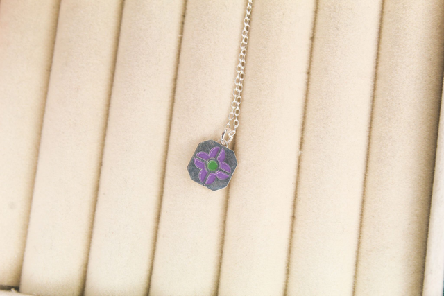 Pendentif émaillé fleur | Lavande & vert