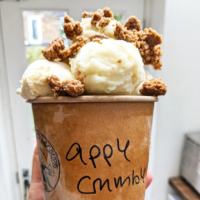 Apple crumble  large