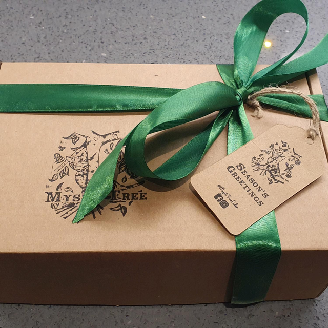 Myst~Tree Honey Green Ribbon Honey Hamper