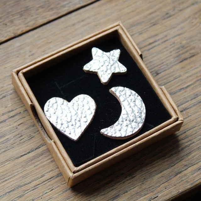 Assortiment de Pin's - Etoile - Cœur - Lune