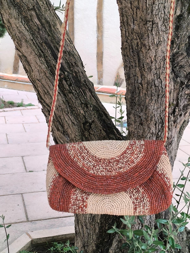 Sac pochette à bandoulière couleur beige et brique