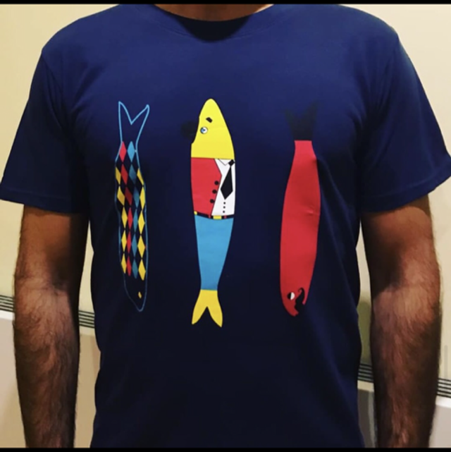 T-shirt sardinha gravata