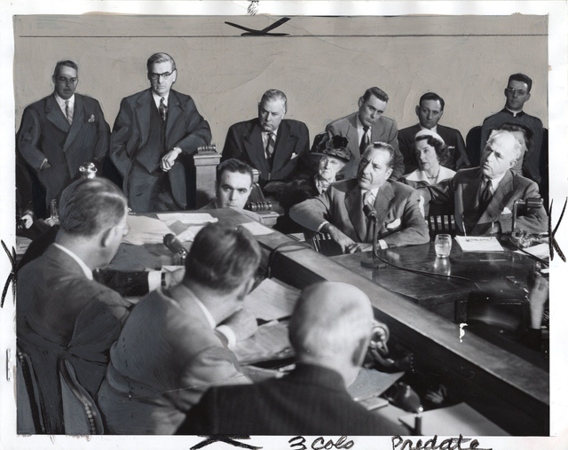 Investigation : Estes Kefauver quizzes dapper Frank Costello, 1952