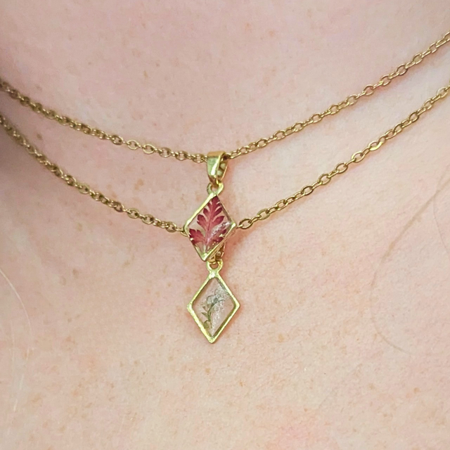 "Diamond" Rhombus Pendant | Necklaces | Real Flowers