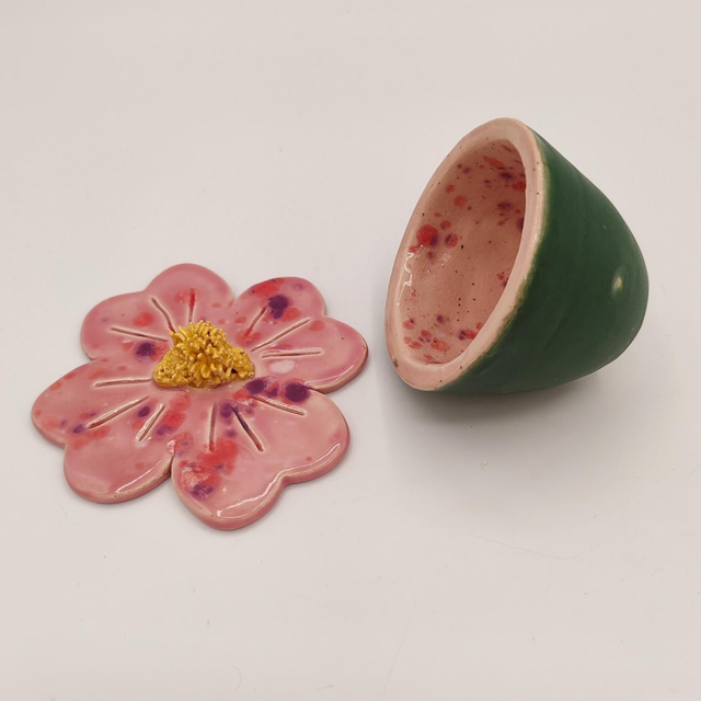 Tasse à expresso vert mat intérieur rose moucheté