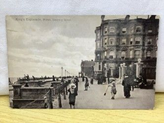King's Esplanade, Hove, Looking West, Sussex, The Brighton Palace Series postcard. Our Ref no. R115. £2.25