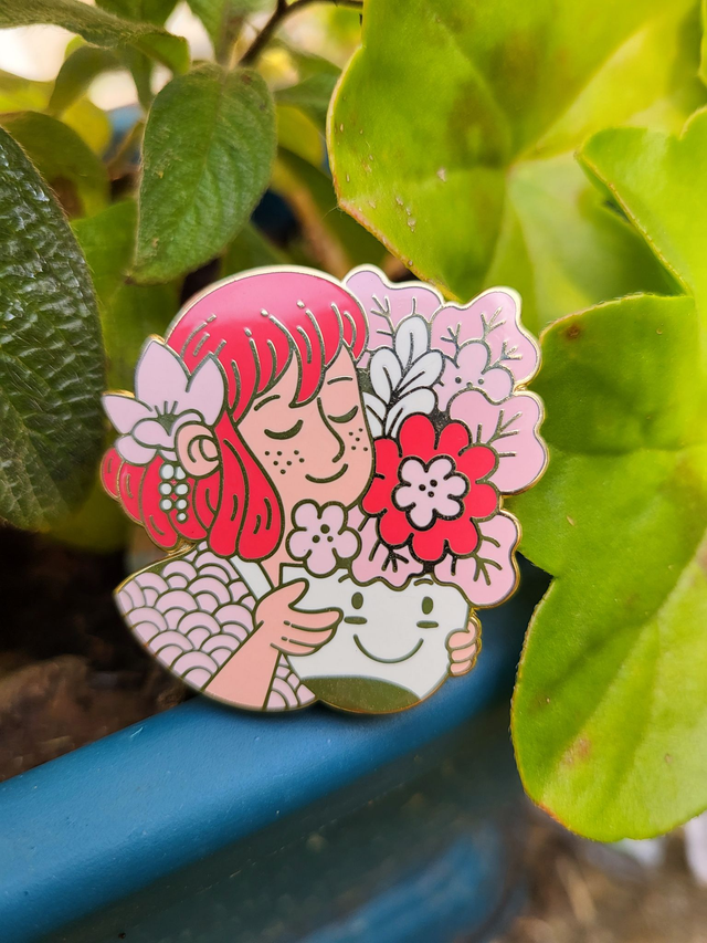 Fille aux fleurs rose