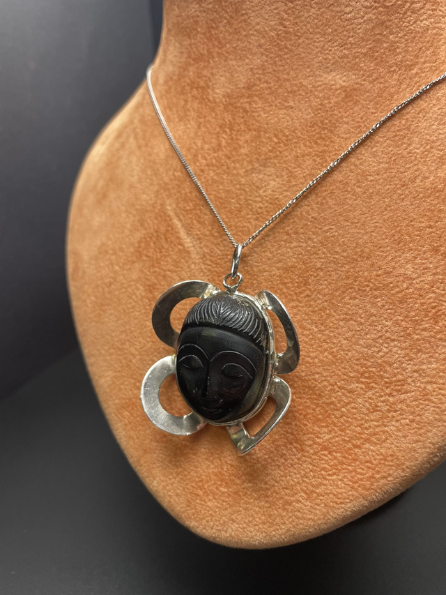 Volto di Ombra – Collana in Argento 925 con Onice Intagliata a Mano