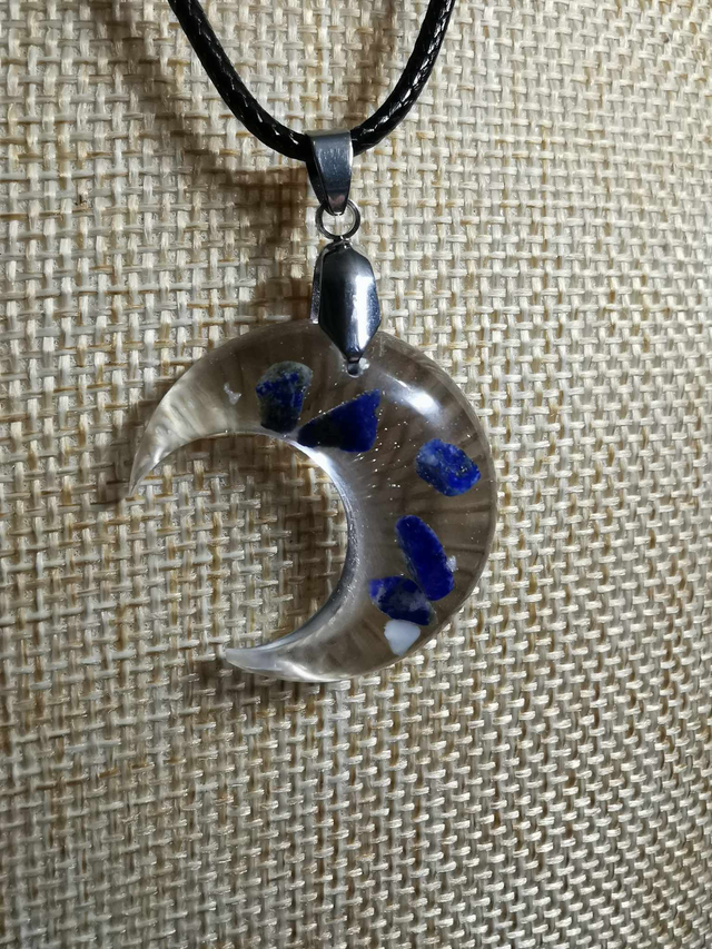 Lune &amp; lapis lazuli