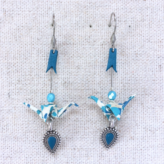 Boucles d’oreilles « Vago » argentées, papier blanc et turquoise, cuir bleu canard