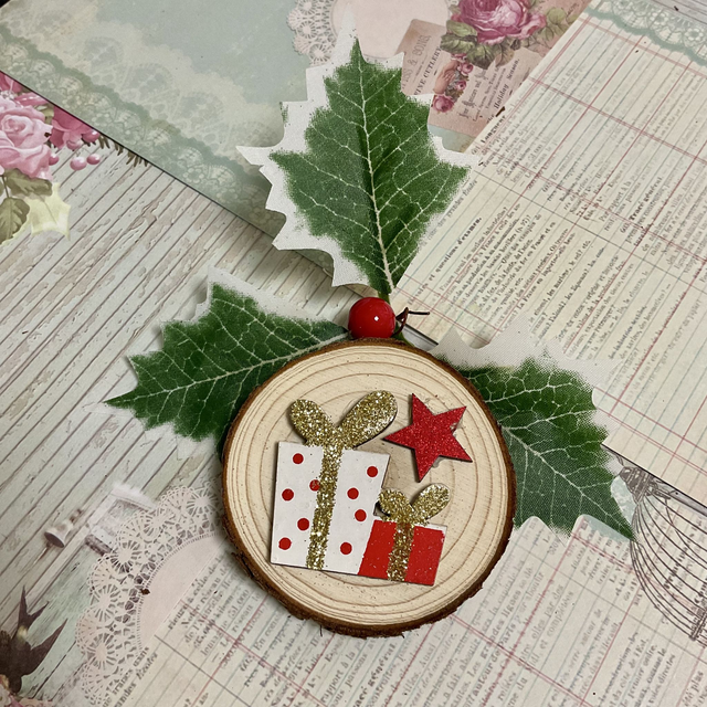 Handmade Christmas magnets. Beautifully presented in a cellophane gift bag.
