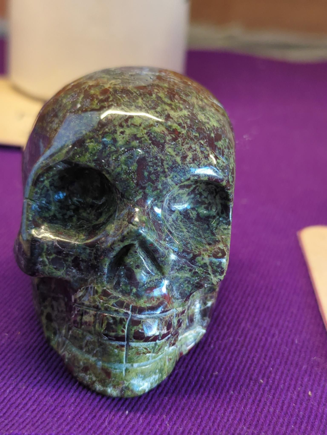 005 Jaspe sang de Dragon Crâne 327gr