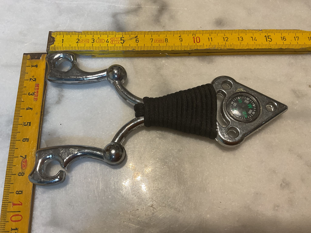 06B14 ... Lance pierre  