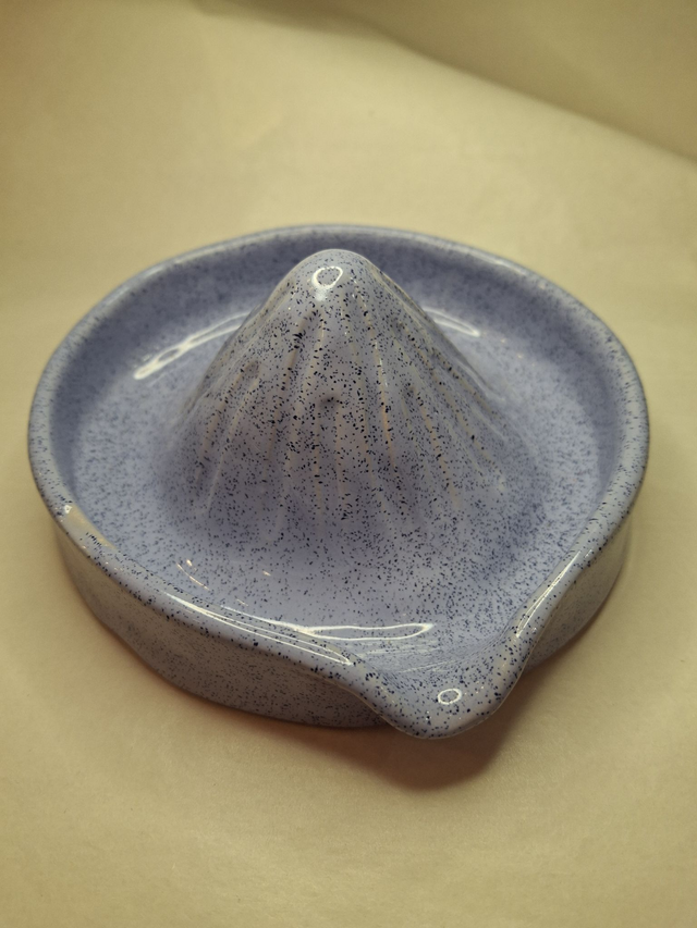 Presse agrumes bleu moucheté