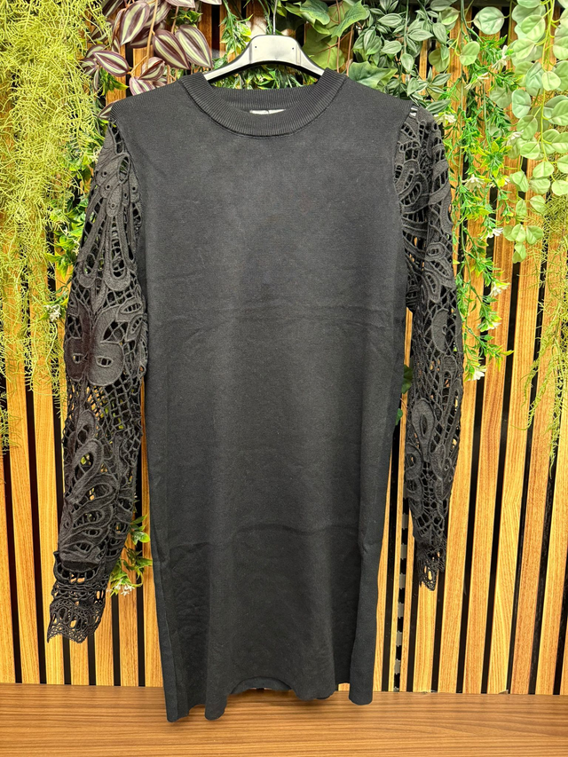 Lange trui met kant mouwen zwart