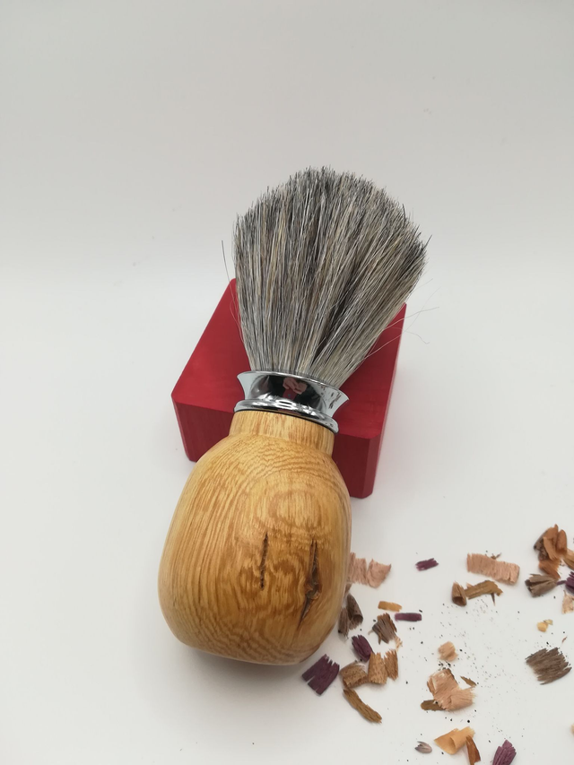 Blaireau en véritables poils naturels manche en bois tourné de figuier