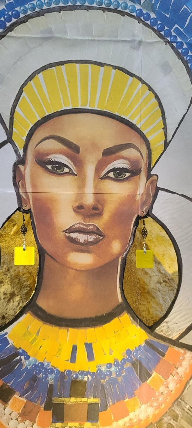 Boucles d&#039;oreilles en verre jaune citron.