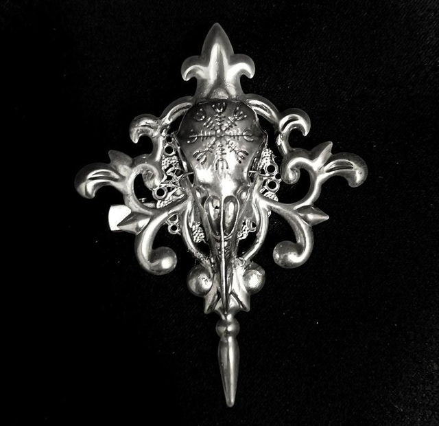 Raven brooch/clip
