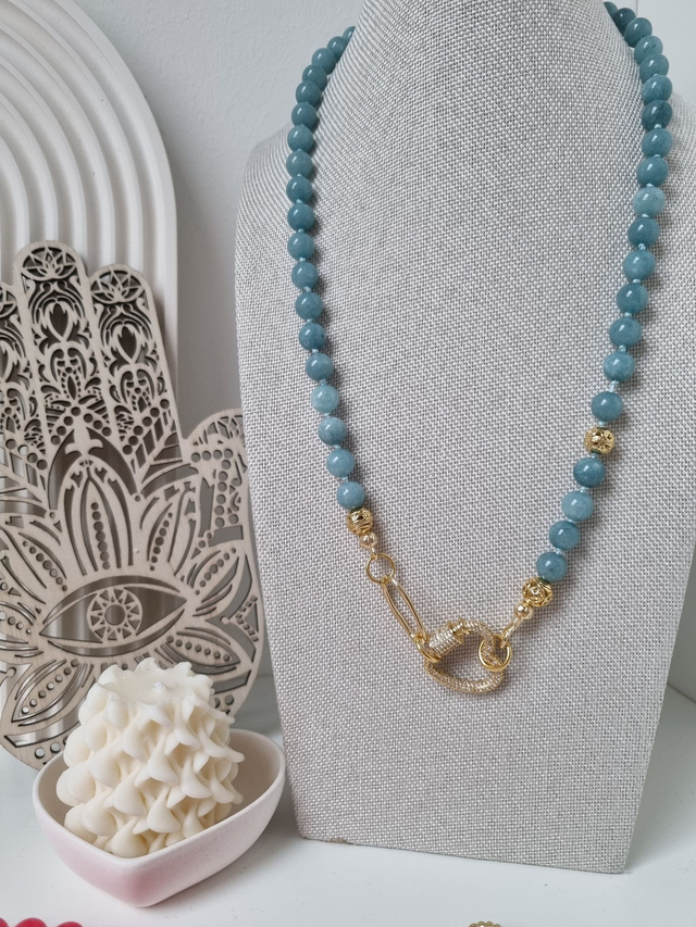 ILVIE GEMS, Jade in blau, handgeknotet