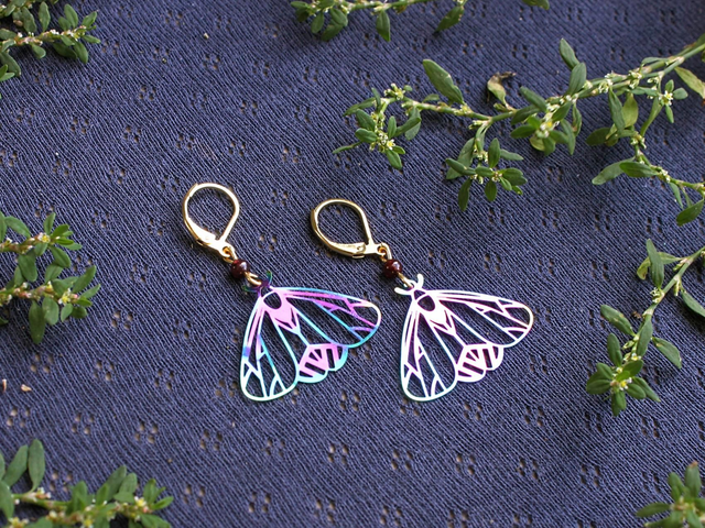 Motte bunt mit Granat Ohrringe [OR0049]