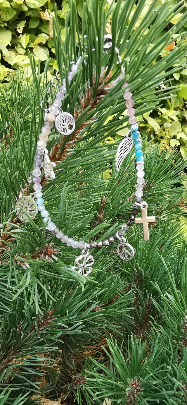 Chaîne de cheville Pierres mixtes..et breloques ! 