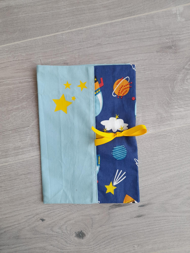 Protège carnet de santé Les etoiles de l&#039;espace 
