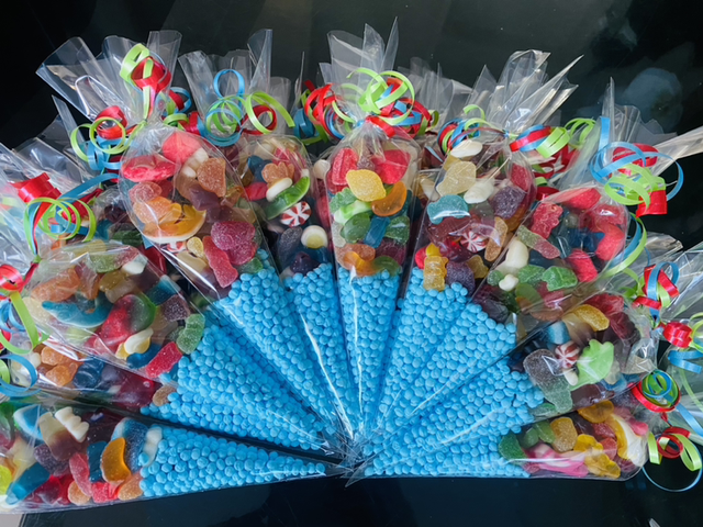 Sweet cones blue green red ribbons 