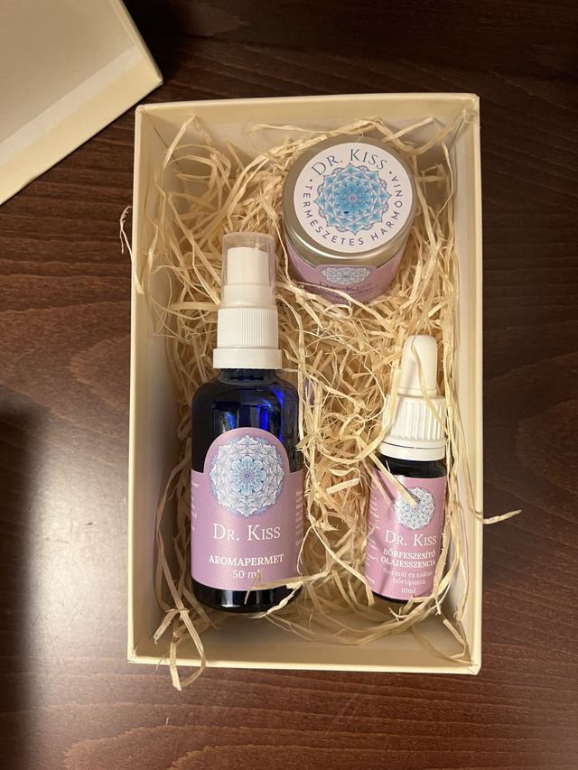 Karácsonyi csomag normál arcbőrre (1 tápláló krém + 1 bőrfeszesítő olaj + 1 arcpermet)