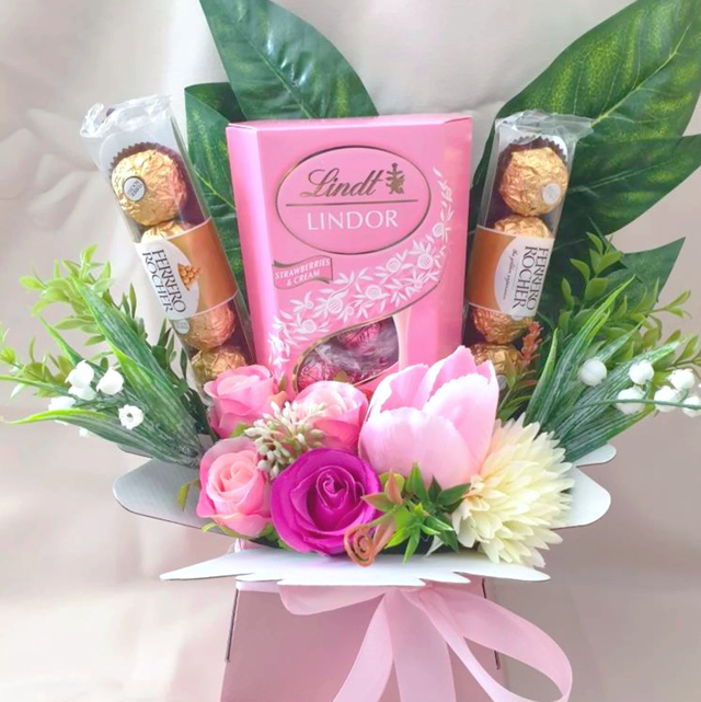 Chocolate Flower Bouquet (Message us to specify theme!)