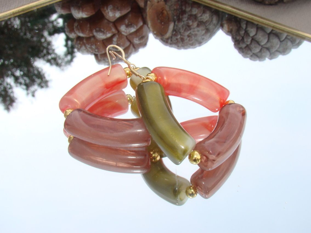 Boucles d&#039;oreilles perles tubes incurvées Tiranga sharad Rtu