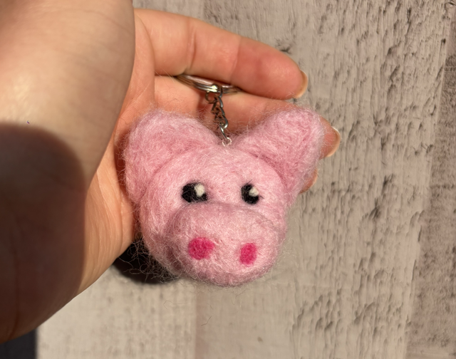 Needle-felt pig keyring 