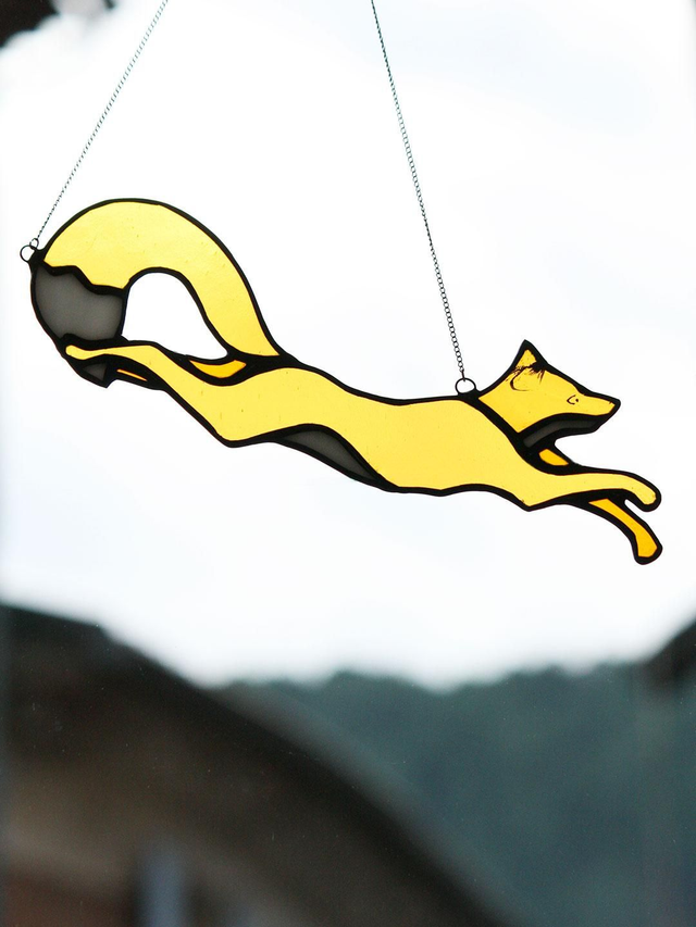 Renard bondissant ocre