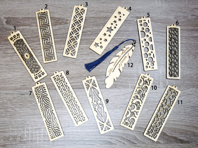 Marque-pages découpés + pompons