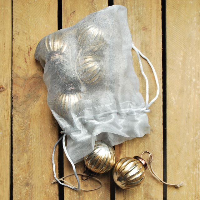 Bag of Six Gold Ribbed Baubles