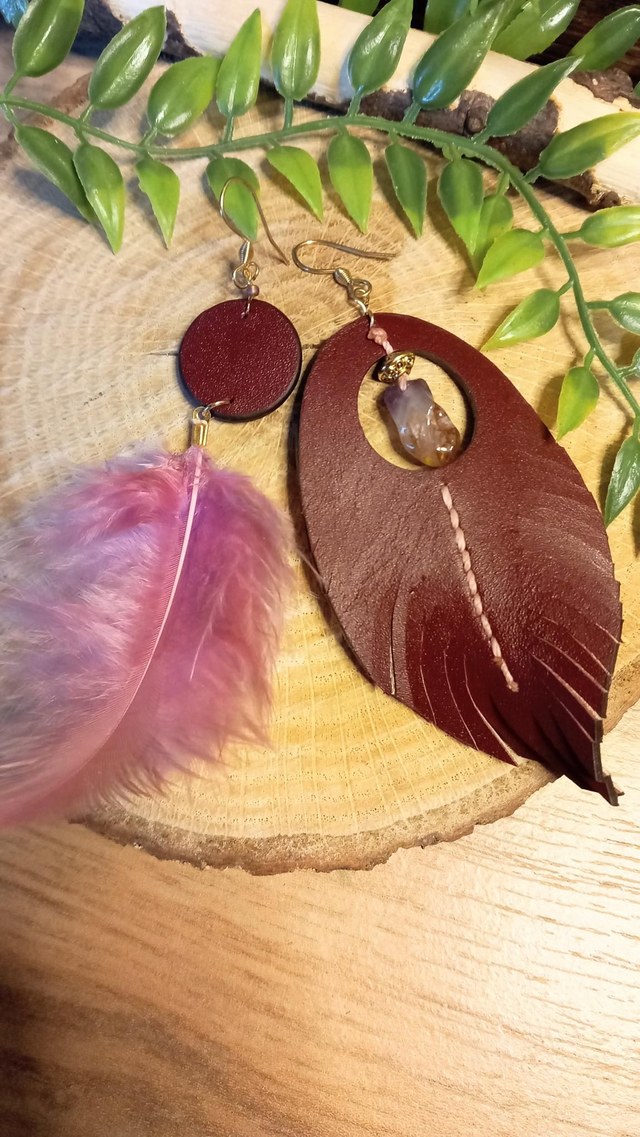 Boucles d&#039;oreilles plume cuir