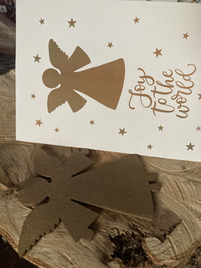 Engel Kerstkaart Goudkleurig met Houten Kerst Engel | gevouwen kaart | met envelop | Christelijke Kerstkaart | handgemaakt
